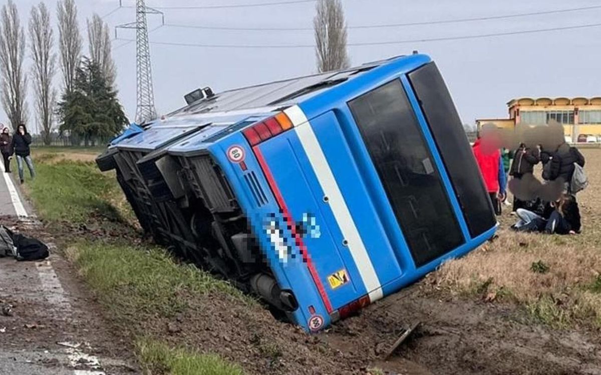 Auto contro bus Ferrara