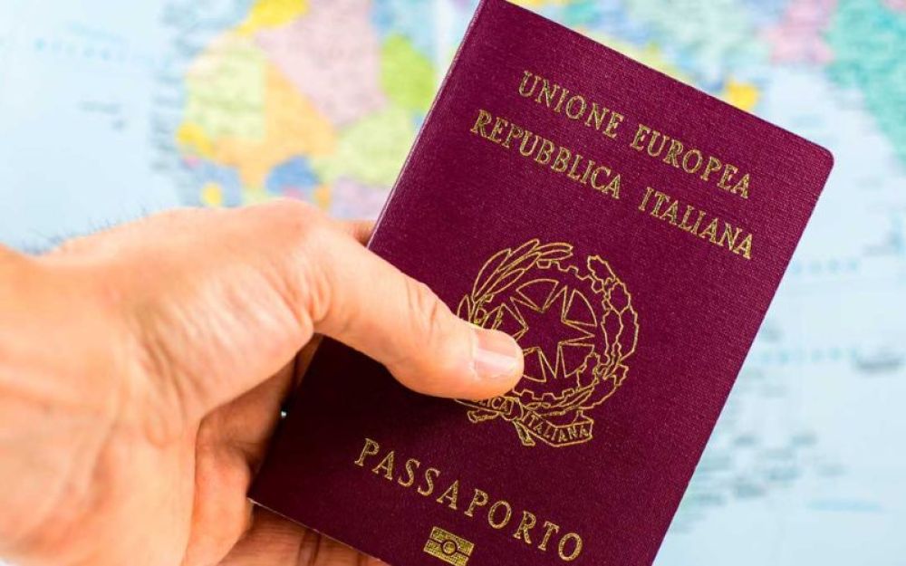 L'odissea del rinnovo passaporti in Italia