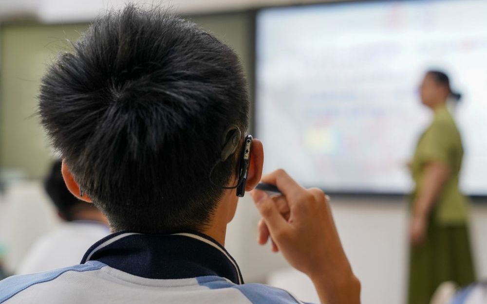 Cina, sviluppato il primo dispositivo bionico al mondo per “comprendere i suoni”