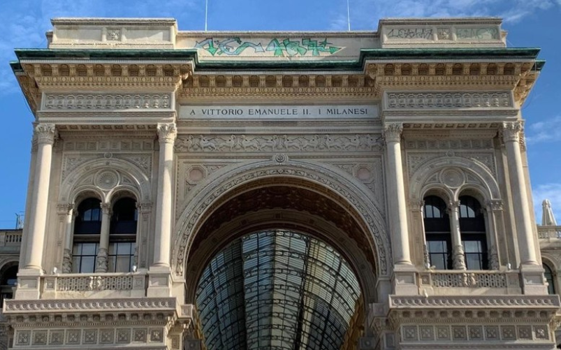 Imbrattata galleria Vittorio Emanuele II