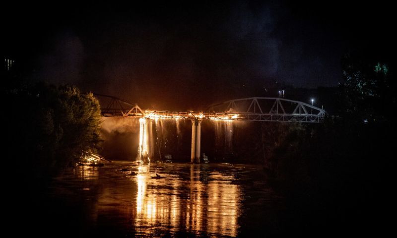 incendio ponte di ferro roma
