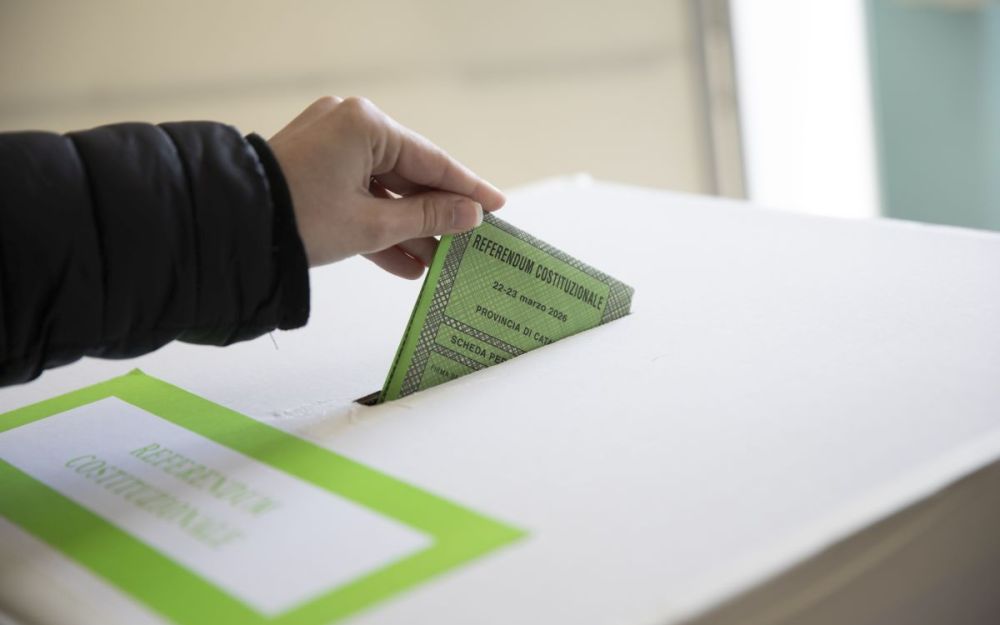 Referendum, alle 12 l’affluenza sfiora il 15%