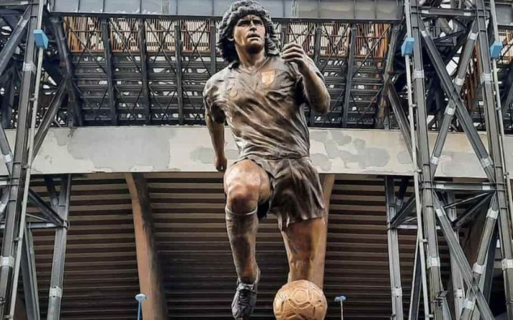 statua maradona