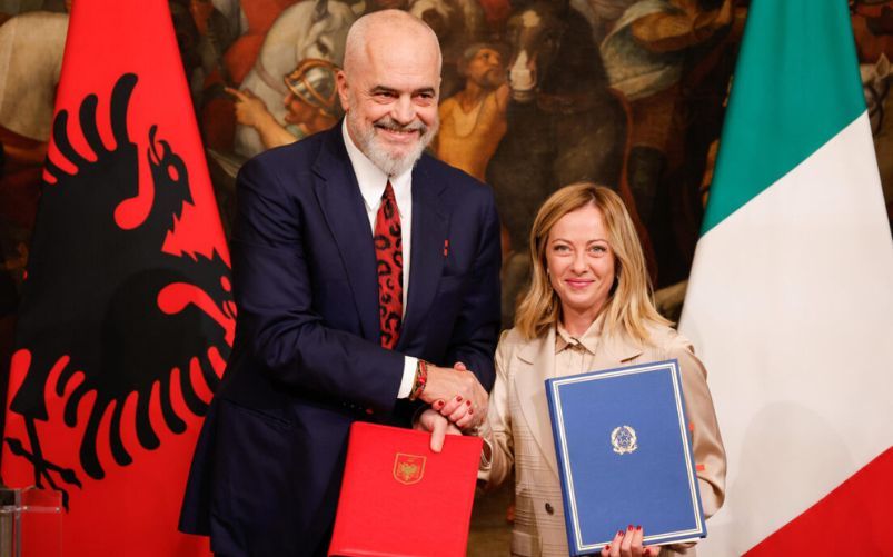 Migranti Giorgia Meloni e l'Albania