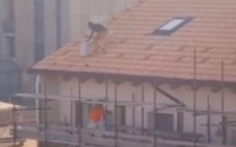 Operai al lavoro senza protezioni