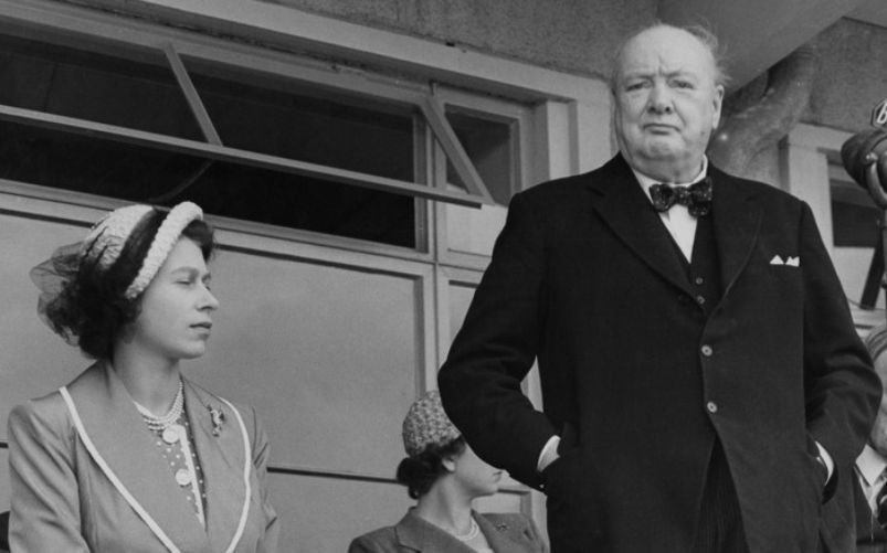 regina Elisabetta II e Churchill
