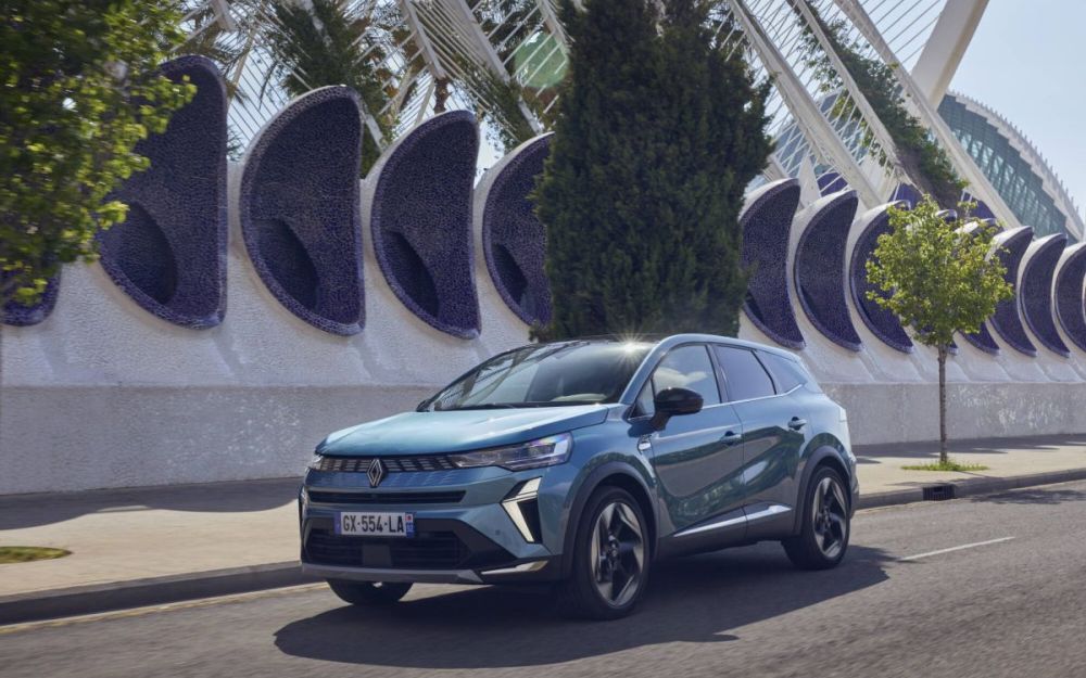 Renault Symbioz, spazio e tecnologia ibrida per la famiglia moderna