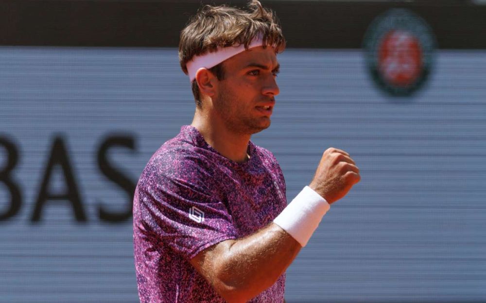 Cobolli ai quarti del Roland Garros, Svajda ko in quattro set