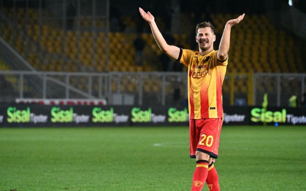 Cagliari-Lecce 0-2, tre punti salvezza per i salentini