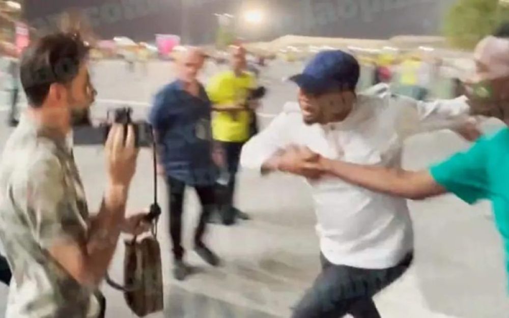 eto'o aggredisce un blogger