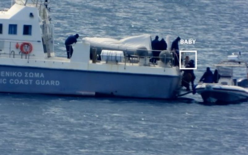 La Grecia abbandona i migranti in mare