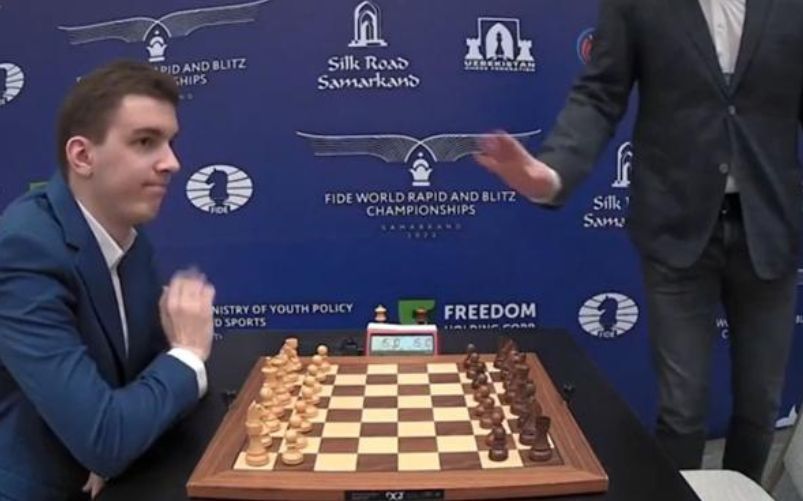 Scacchi rifiuta dare la mano