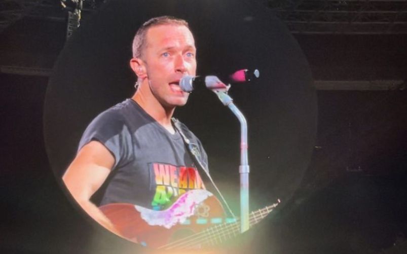 I Coldplay cantano Napule è