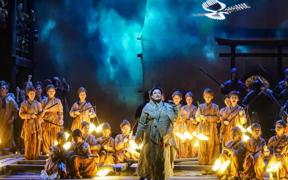 Cina, Jackie Chan reinventa la Turandot con kung fu ed estetica cinese