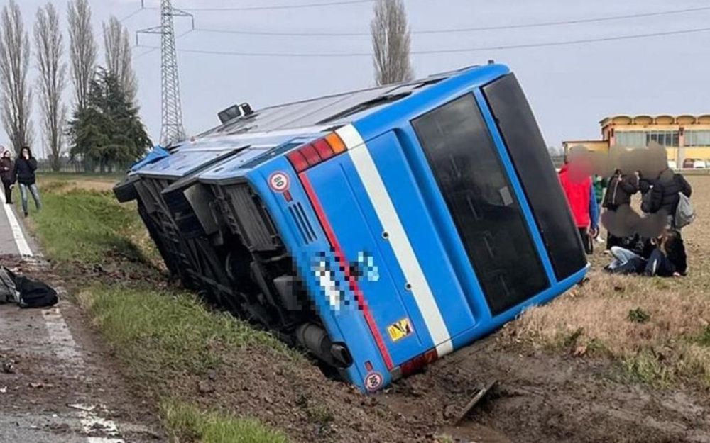 Auto contro bus Ferrara