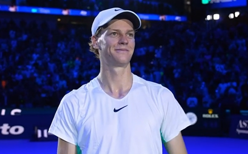 Jannik Sinner vola in finale agli ATP Finals