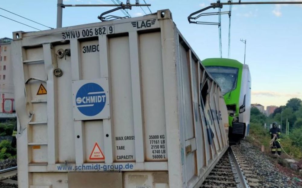 Milano deraglia treno merci