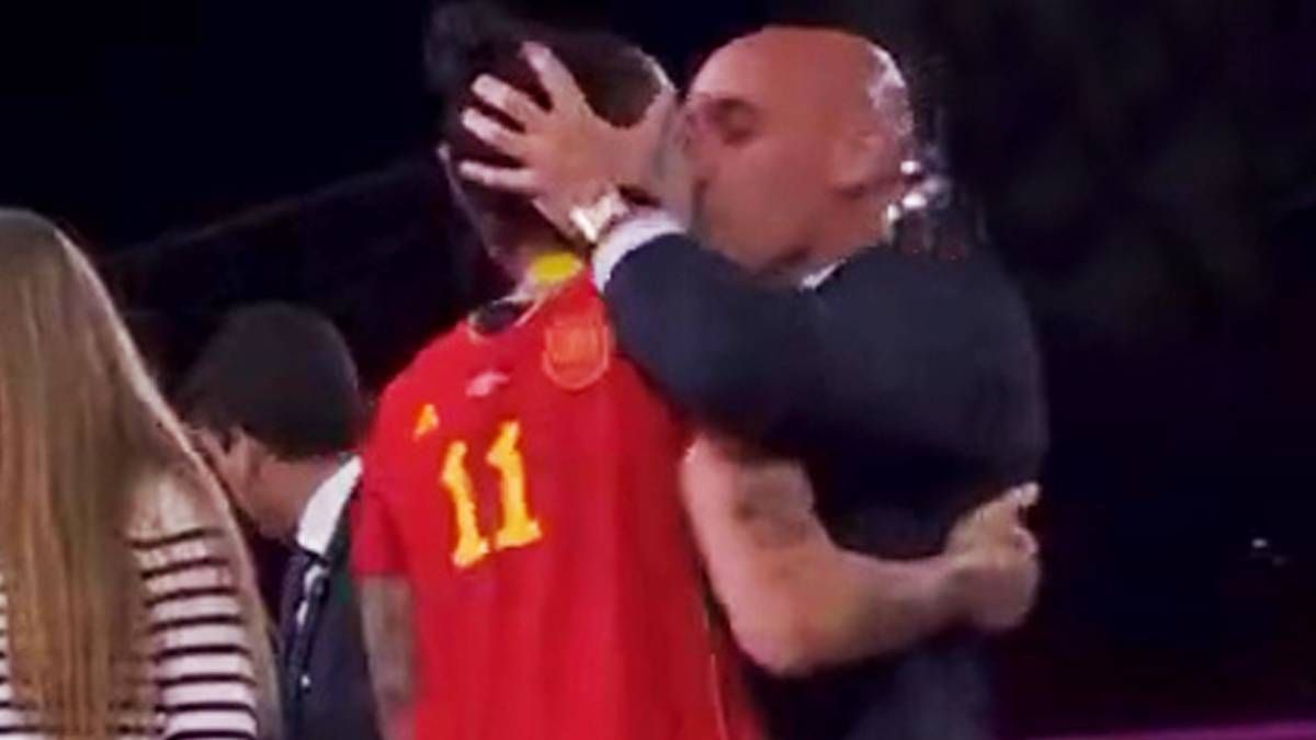 DETTAGLI ALLEGATO bacio-a-stampo-calciatrice-spagnola.jpg 21 Agosto 2023 42 KB 1200 per 675 pixel Modifica immagine Elimina definitivamente Testo alternativo Impara come descrivere lo scopo dell'immagine(si apre in una nuova scheda). Lascia vuoto se l'immagine è puramente decorativa.Titolo bacio a stampo calciatrice spagnola Didascalia Descrizione URL del file: https://laragione.eu/wp-content/uploads/2023/08/bacio-a-stampo-calciatrice-spagnola.jpg Copia l'URL negli appunti Smush Reduced by 61,0 B (0.0%) Image size: 41,7 KB View Stats Azioni per i media selezionatiImposta immagine in evidenza