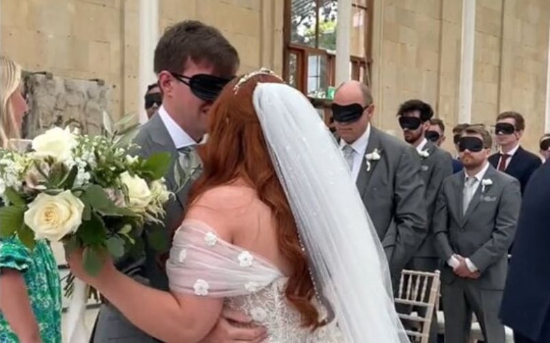 Sposa fa bendare tutti