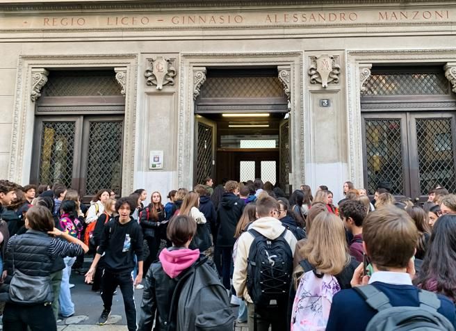 Il Liceo Manzoni e "quelli che ben pensano"