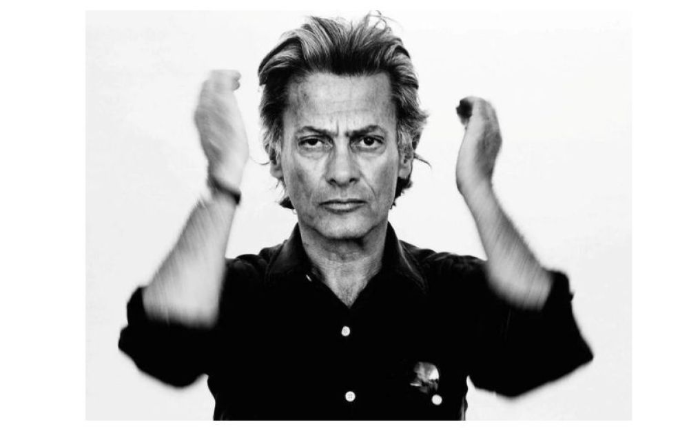 Per alcuni Richard Avedon è considerato una specie di divinità. I suoi ritratti erano spesso caratterizzati da un'alta drammaticità grazie al magistrale uso delle luci. Proprio quello che accadde nella celebre foto delle ferite di Andy Warhol.