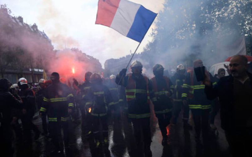 La Ragione al corteo CGT-Nupes a Parigi