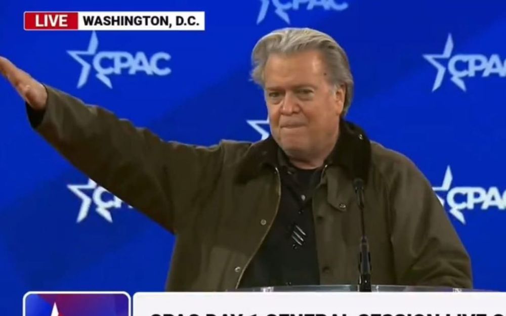 Bannon saluto nazista