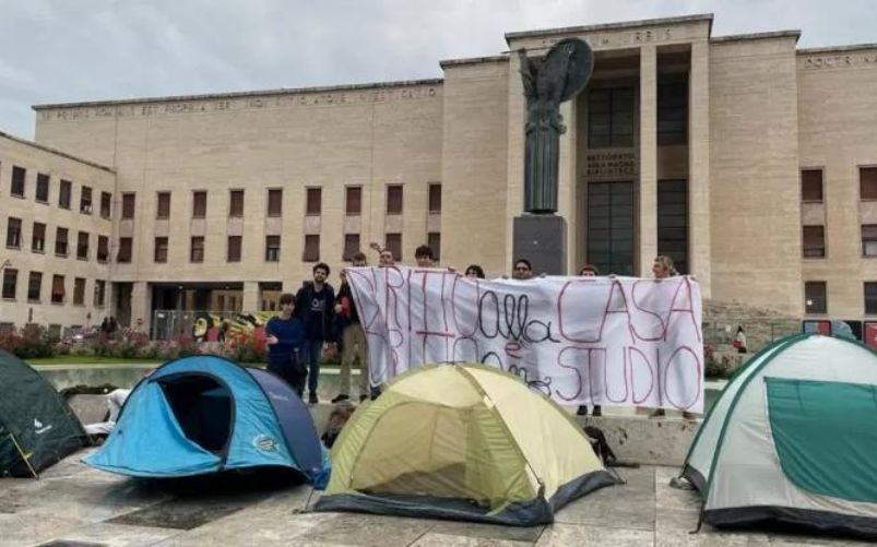 studenti tenda