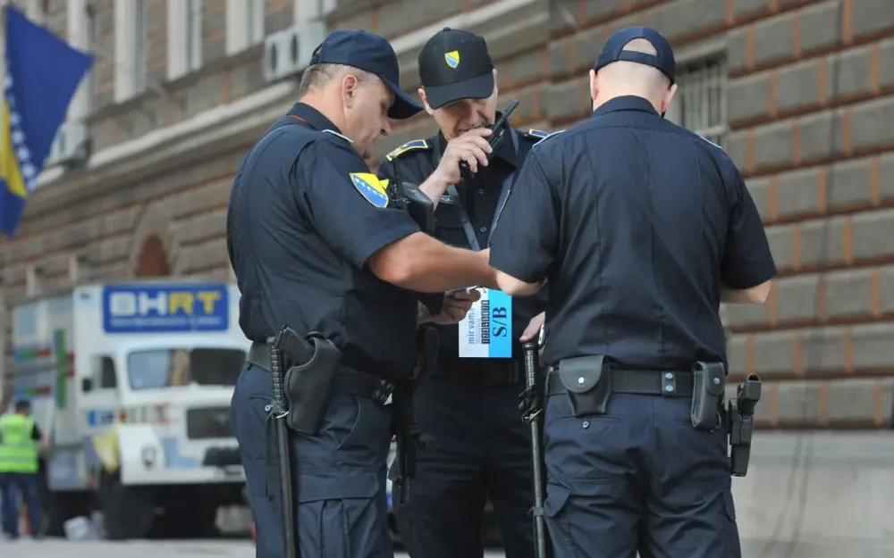 Traffico di migranti, 9 arresti tra Bosnia e Croazia sulla rotta balcanica