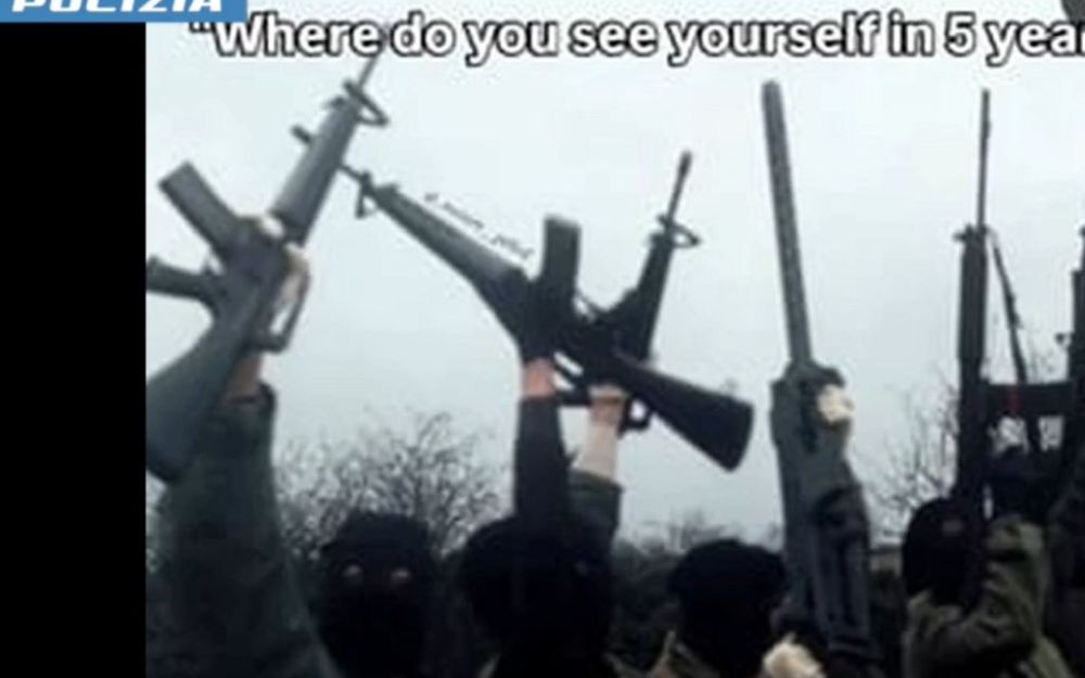 Manuali per bombe e armi in 3d, arrestato estremista nel teramano