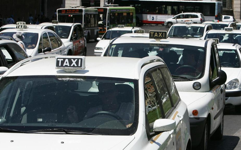 Roma sciopero taxi