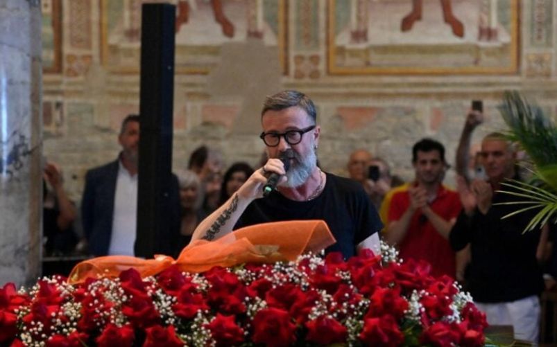 Marco Masini canta ai funerali di Francesco Nuti