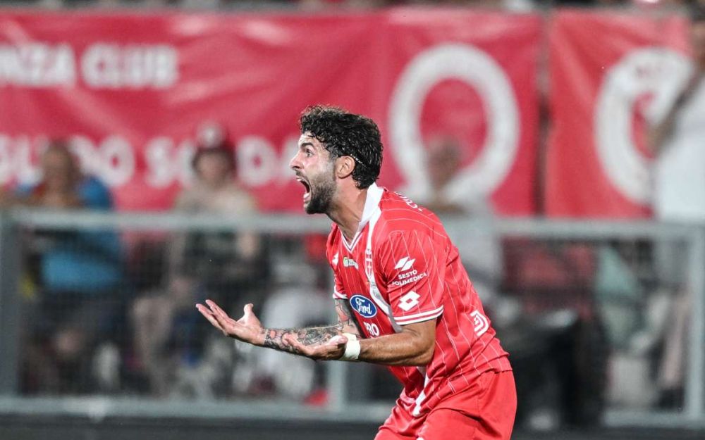 Il Monza torna in Serie A, Catanzaro vince 2-0 ma non basta