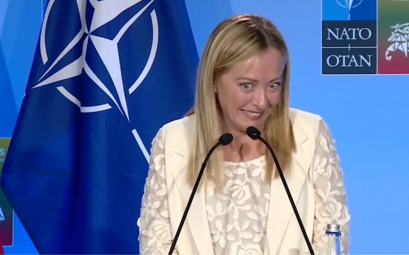 Giorgia Meloni e i tacchi alti