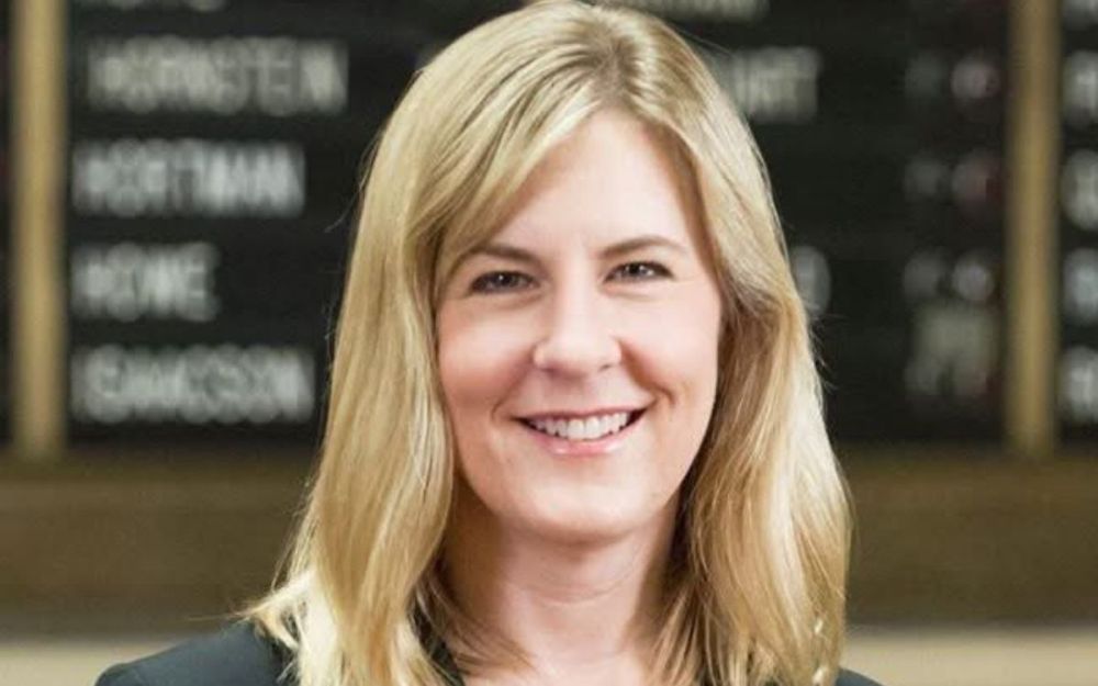 Minneapolis, vestito da agente uccide la deputata Dem Melissa Hortman e il marito