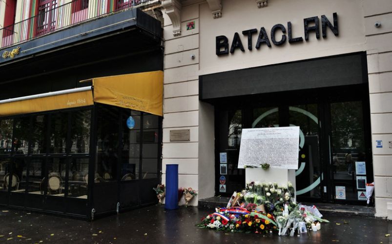 Parigi ricorda la strage del Bataclan