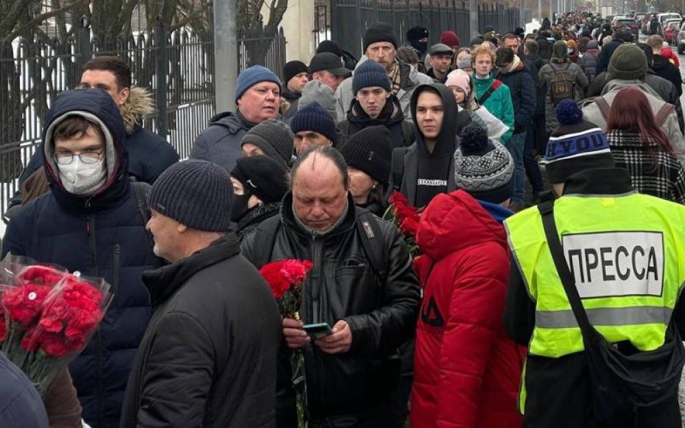 Persone ai funerali di Navalny