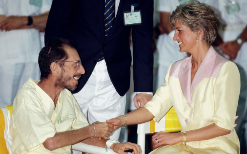 Principessa Diana e paziente malato di AIDS