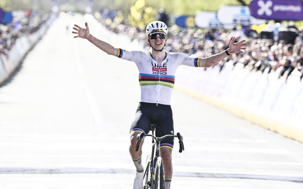Pogacar vince il Giro delle Fiandre, Van der Poel ed Evenepoel sul podio