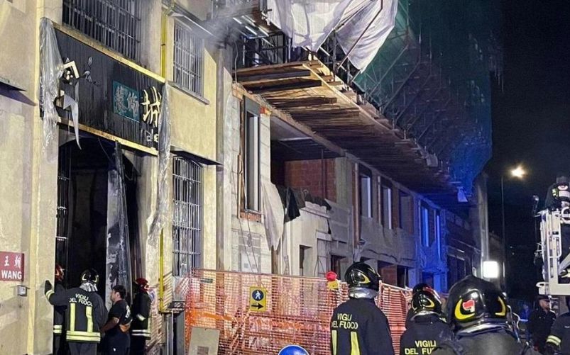 Milano incendio in un emporio