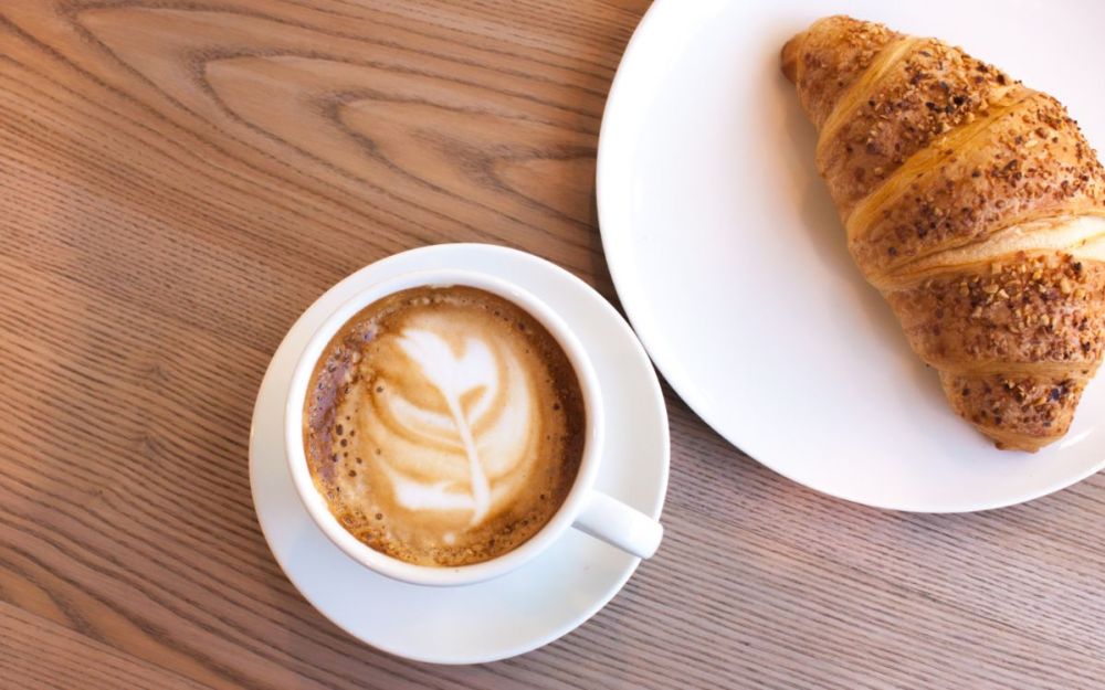 Croissant cappuccino