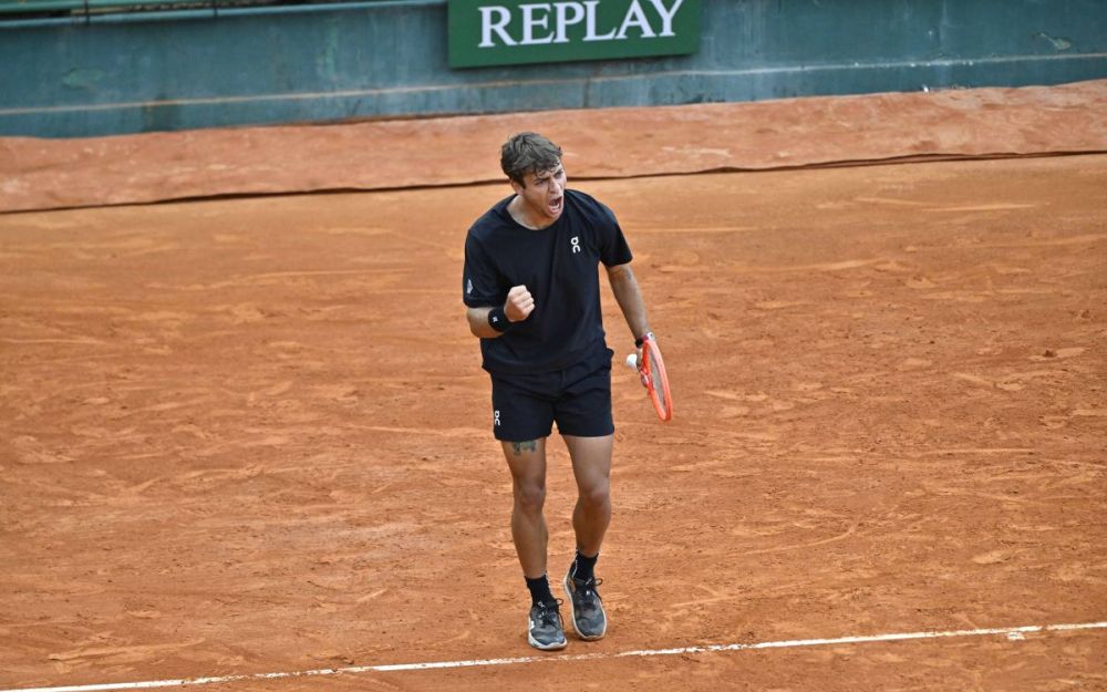 Cobolli batte Zverev e vola in finale a Monaco di Baviera