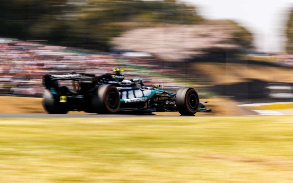 Antonelli fa il bis in Giappone e diventa leader del Mondiale