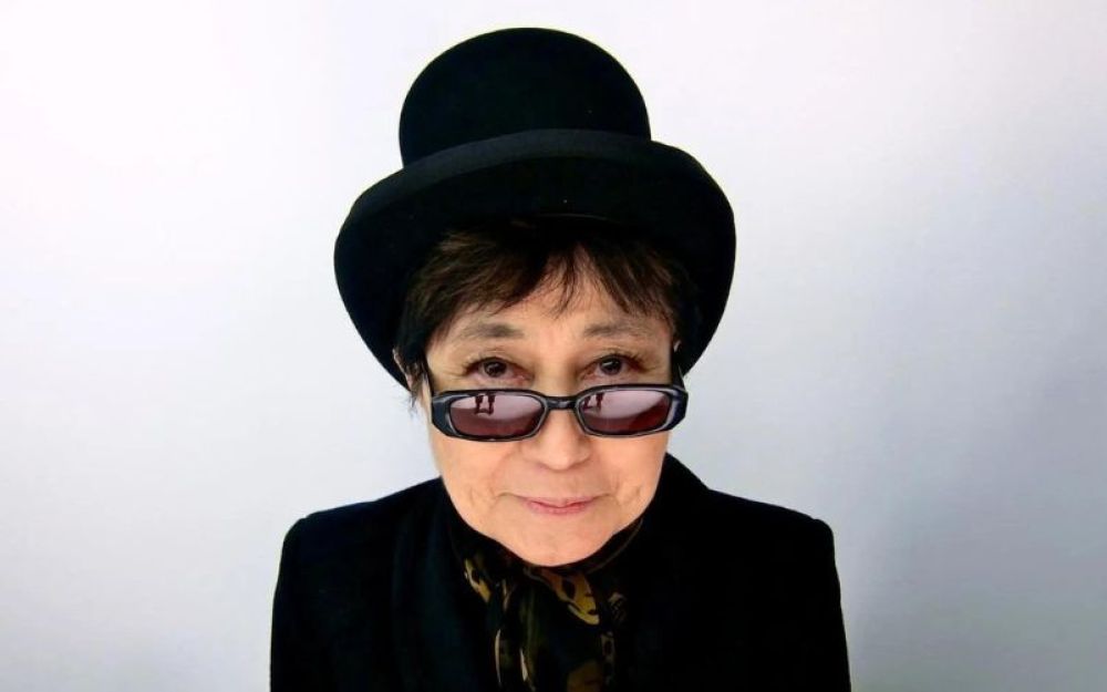 Yoko Ono compie oggi 90 anni