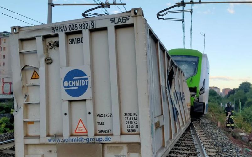 Milano deraglia treno merci