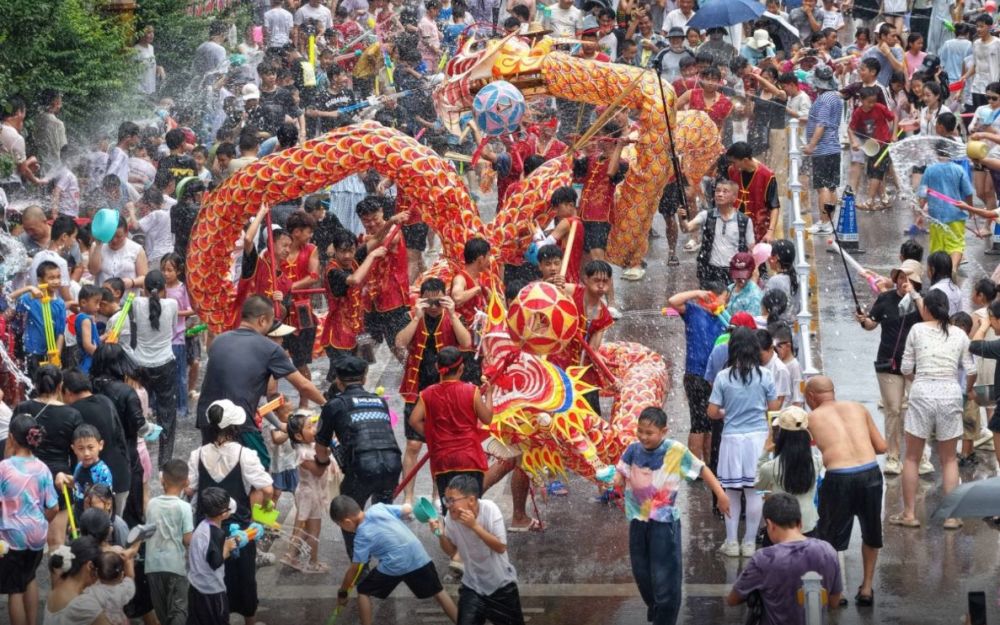 Dragon Boat Festival, a Pechino 8,4 mln di visite turistiche durante le vacanze